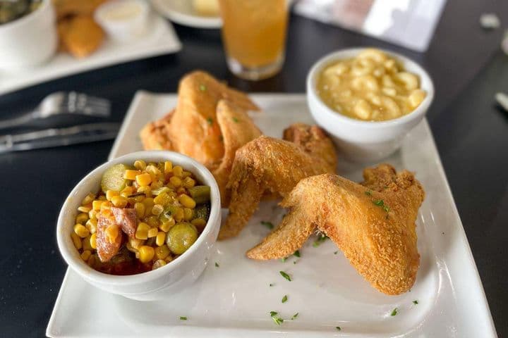 Golden Fried Chicken Wings (4 Wings)