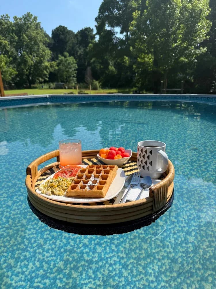 Breakfast in the pool