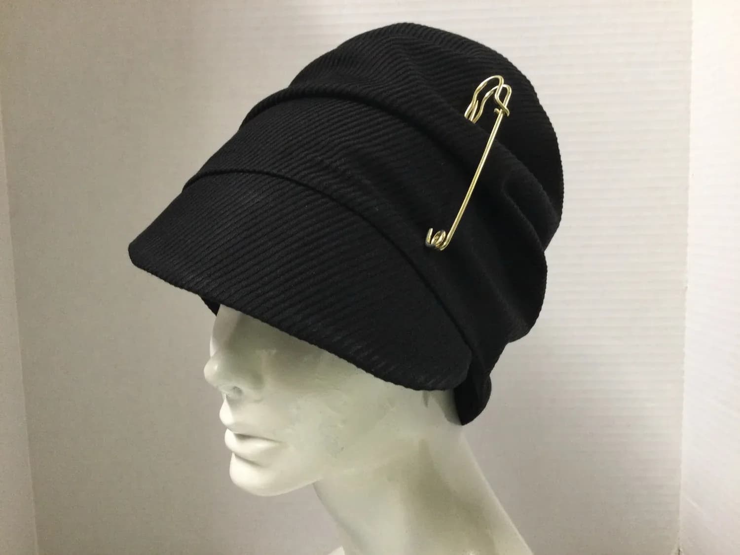 CS674 Black lightweight fabric Cloche Cap