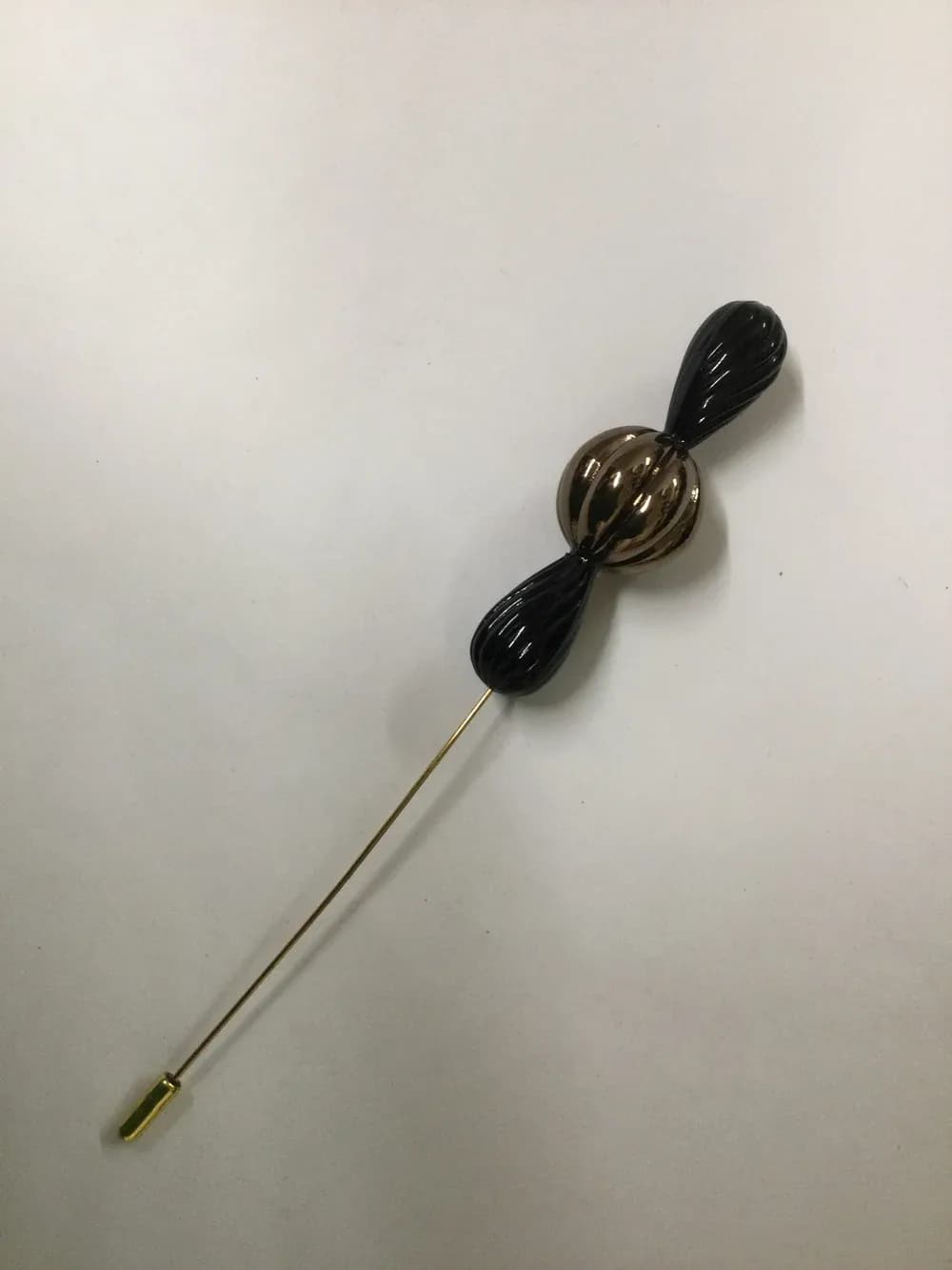 HP539 Black and copper beaded hat pin