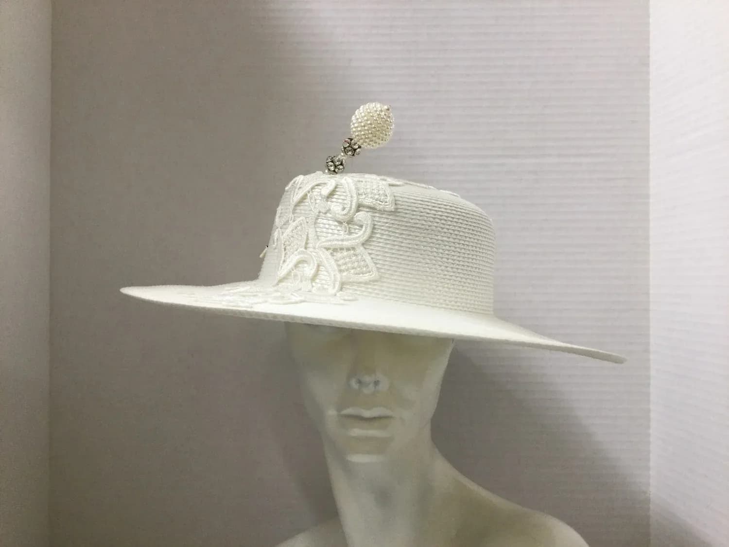 CH702 White Straw medium brim hat