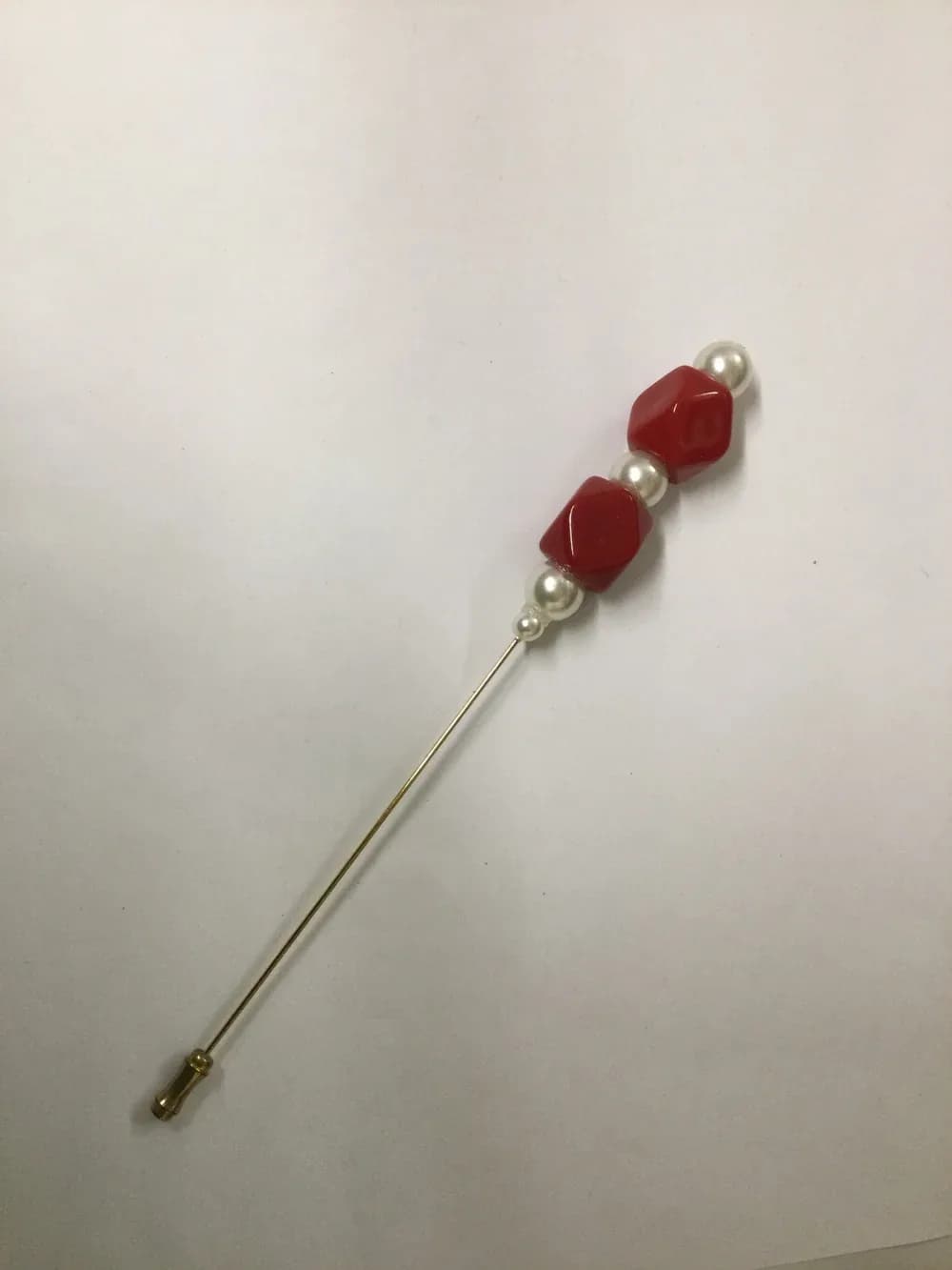 HP538 Red beads and pearl hat pin