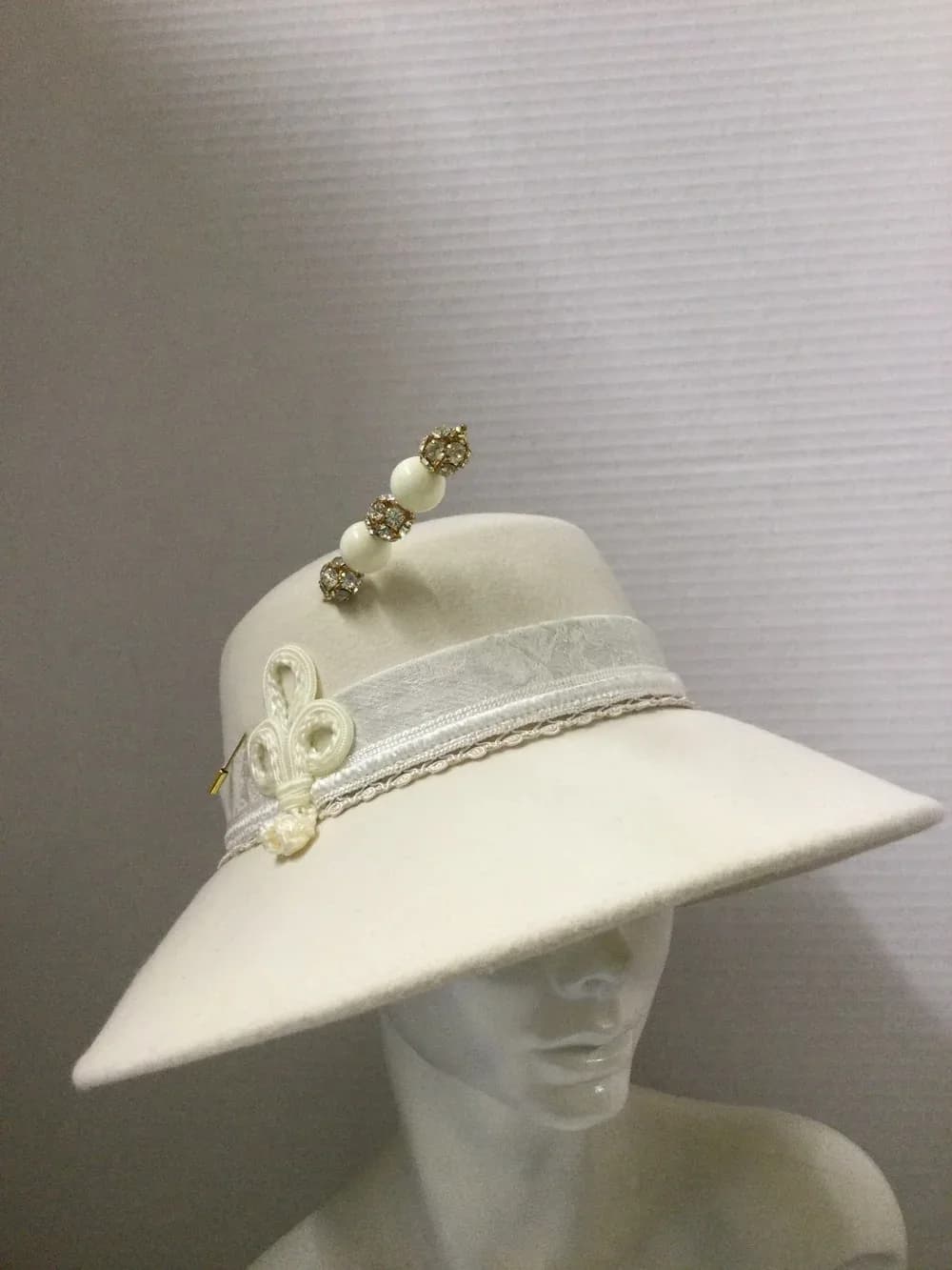 CH538 Winter white/cream wool hat